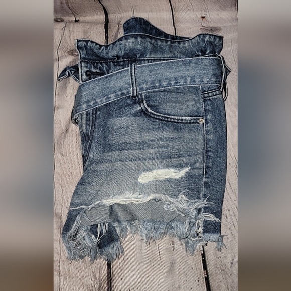 Shorts - Picture 4 of 5